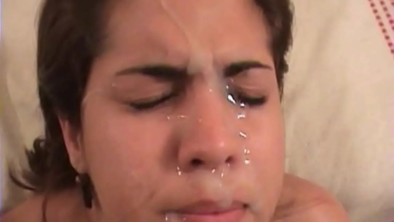 Красивая латинская брюнетка занимается грубым сексом